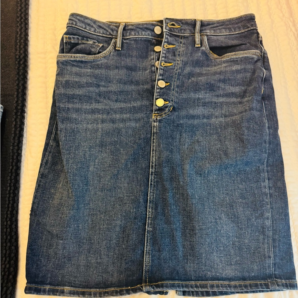 Banana Republic Jean Skirt. Size 12. Great used condition. Smokes free home.